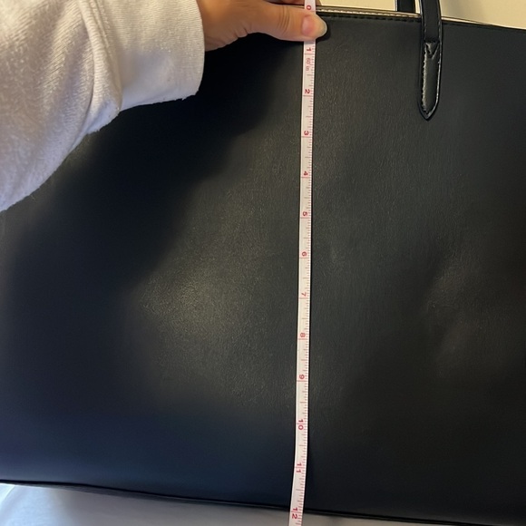 NWOT Black Victoria’s Secret studded tote bag, gold interior, wide open space - Picture 10 of 10